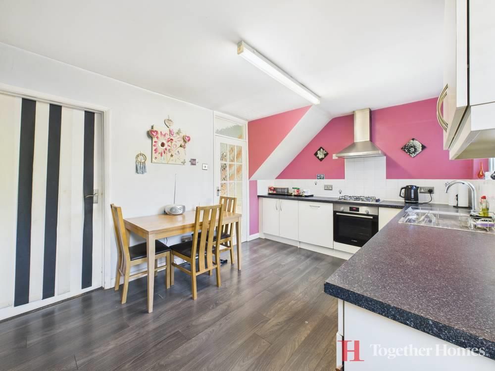Property photo 3 of 17 Kitchen