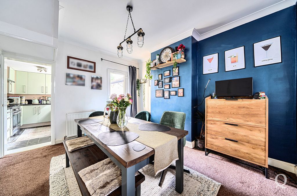 Property photo 2 of 16 50Ecd700-71d1-4F3...