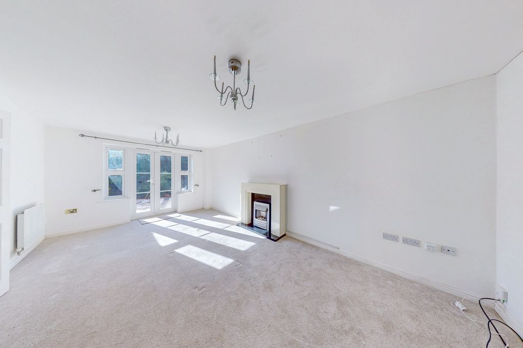 Property photo 3 of 27 1-Small-White-Path-175102