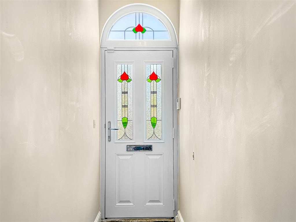 Property photo 3 of 21 Entrance