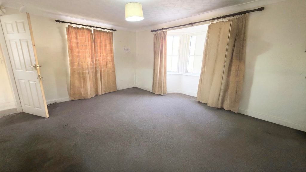 Property photo 3 of 11 Lounge