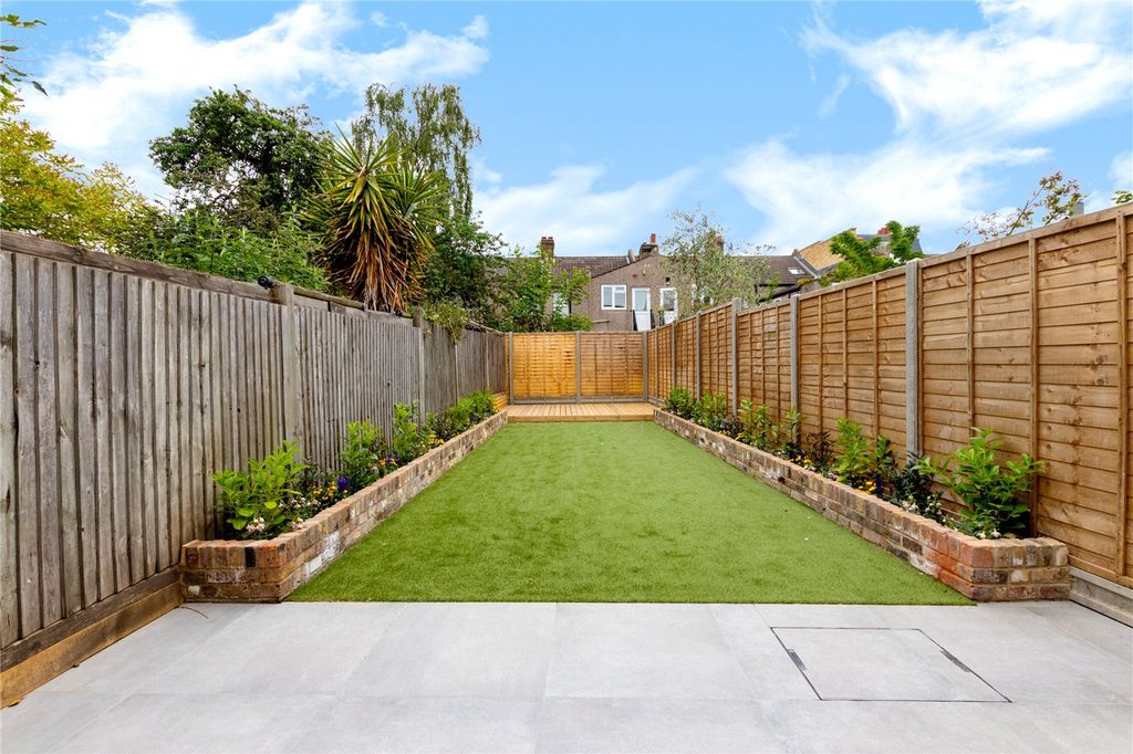 Property photo 2 of 10 Picture No. 06