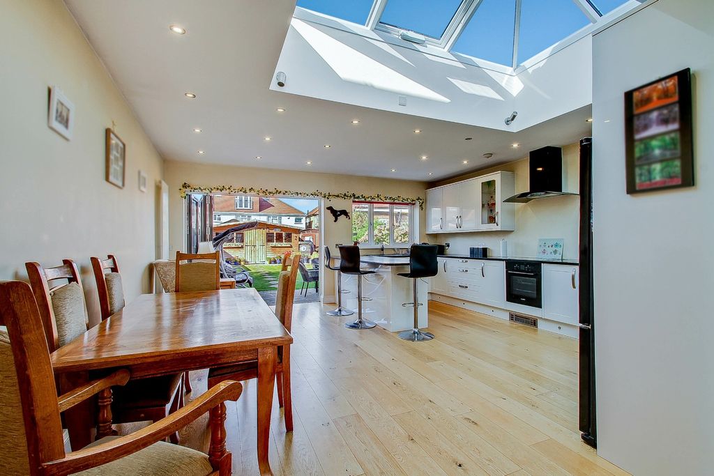 Property photo 2 of 19 4370346