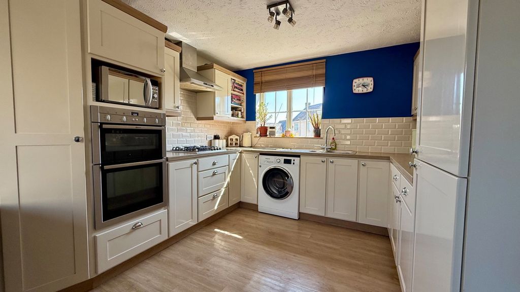 Property photo 3 of 9