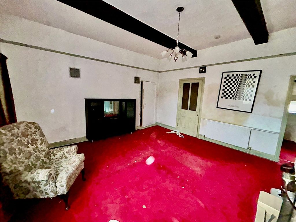 Property photo 3 of 16 Lounge