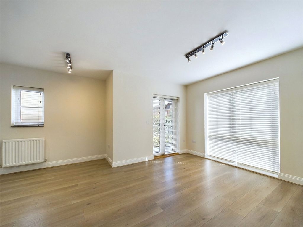 Property photo 3 of 8 Picture No. 04