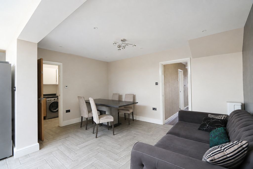 Property photo 3 of 33