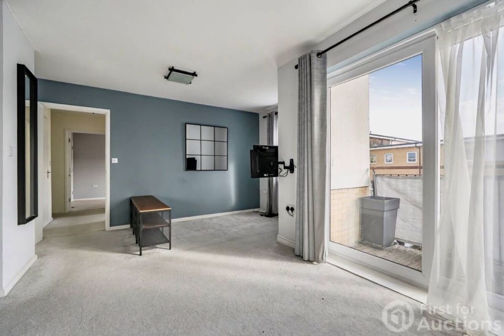 Property photo 2 of 6