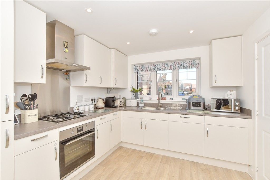 Property photo 3 of 13 Kitchen