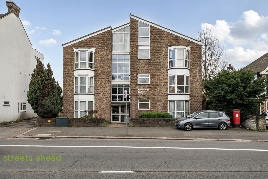 Property photo 2 of 22 49237634-6264-442...