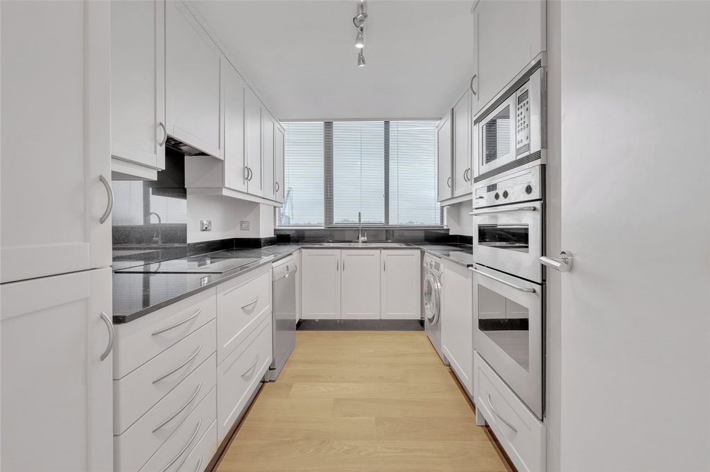 Property photo 3 of 18 Picture No. 06