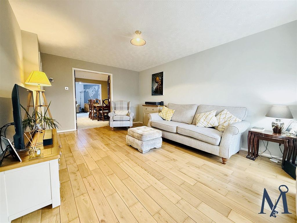 Property photo 2 of 22 Living Room