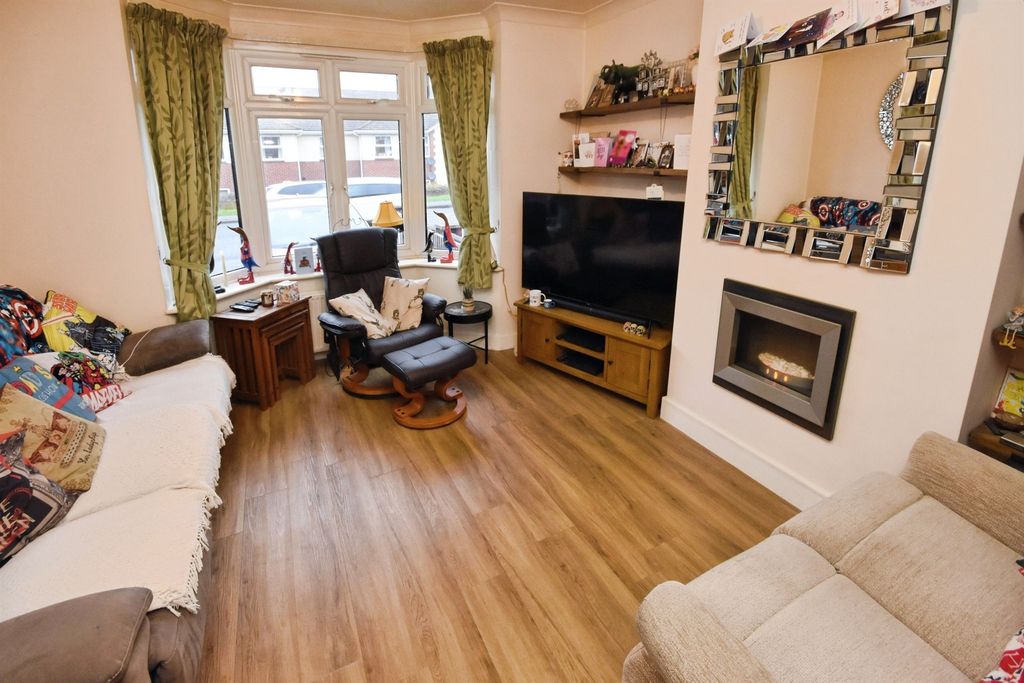 Property photo 2 of 20