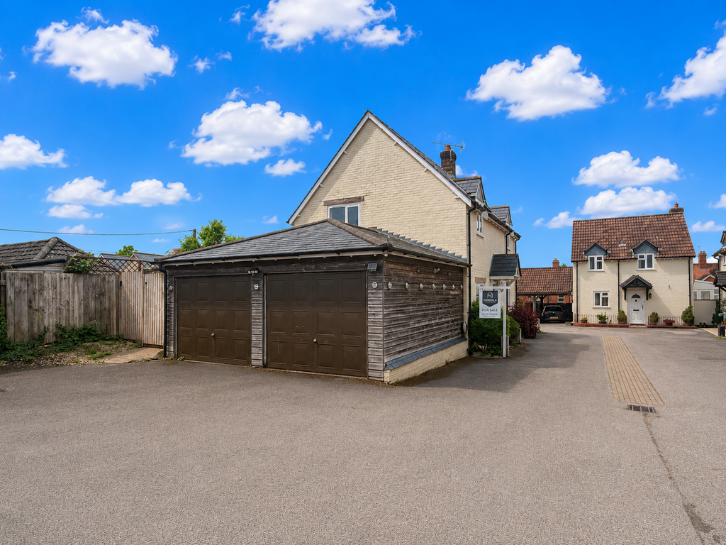 Property photo 2 of 14 Garage