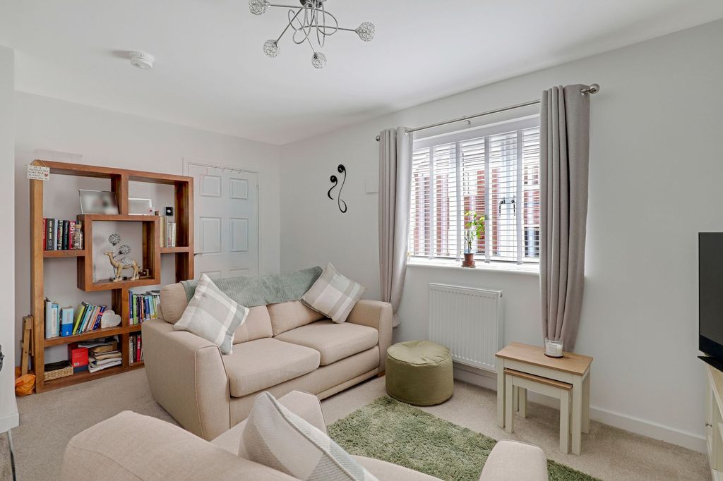 Property photo 3 of 12