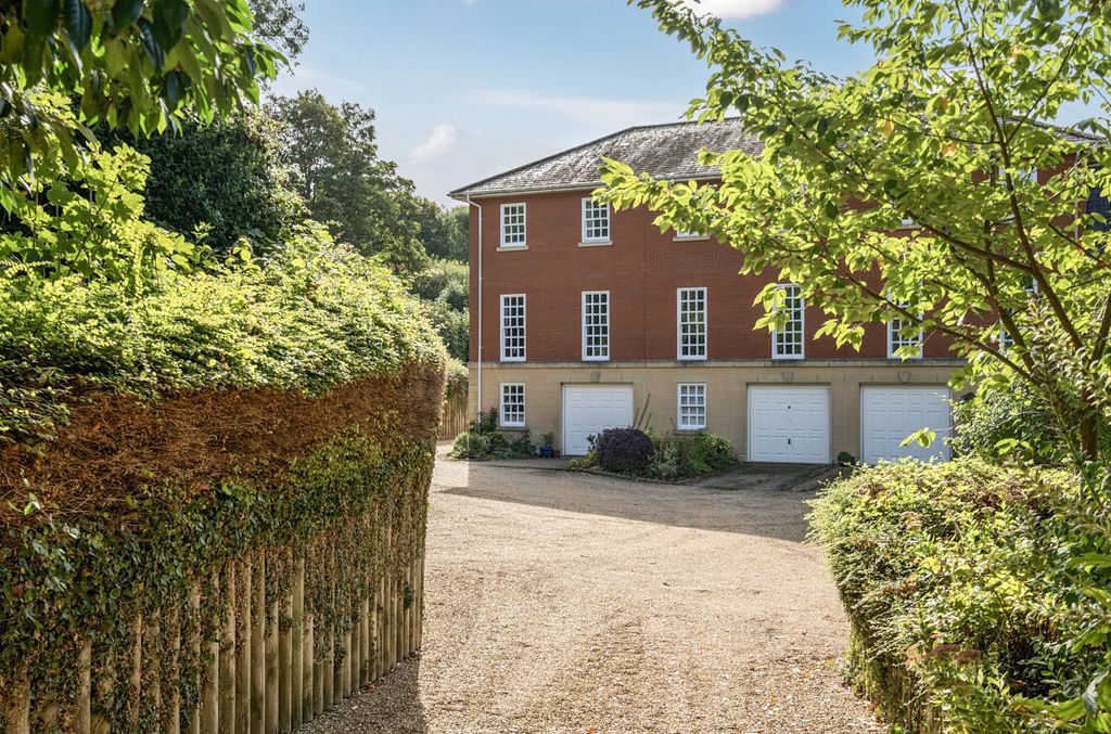 Property photo 1 of 25 14 Prispen House