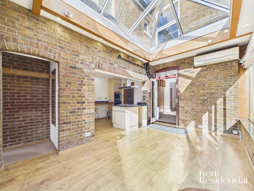 Property photo 3 of 46