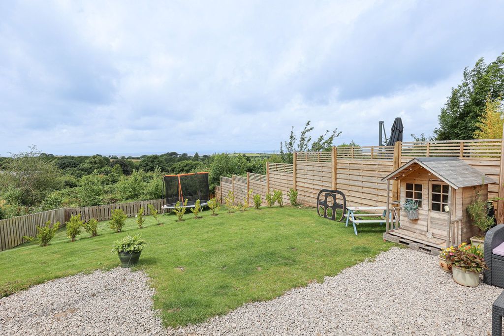 Property photo 3 of 27