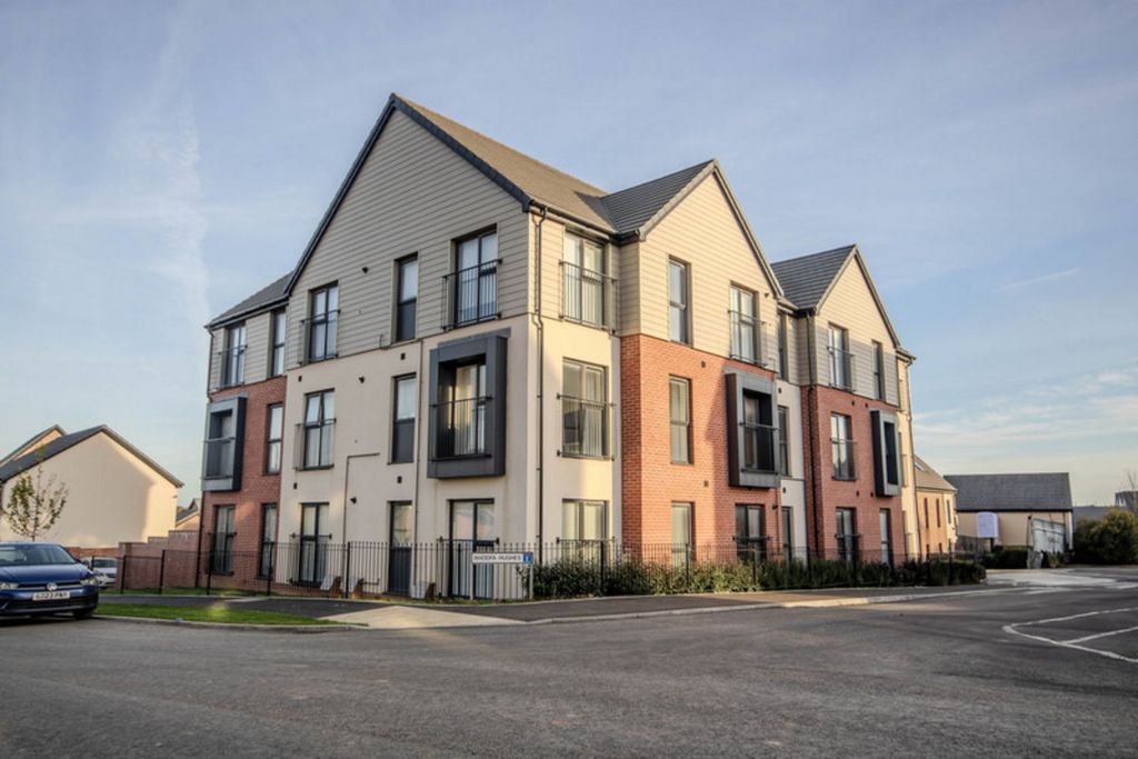 Property photo 1 of 18