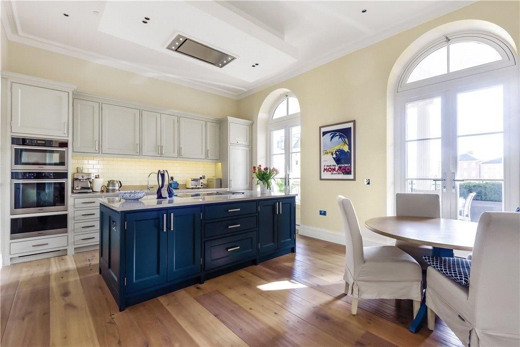 Property photo 3 of 19 Kitchen/Breakfast Rm