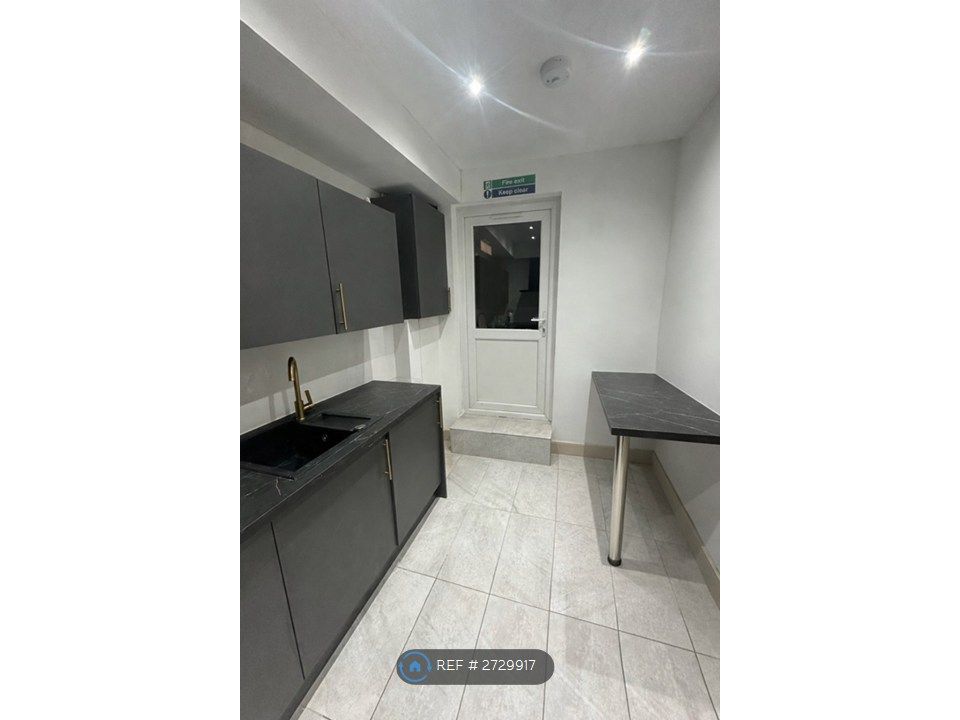 Property photo 3 of 13 Kitchen