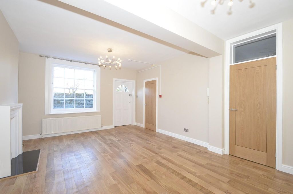 Property photo 3 of 5 21Atrinitypl-Sr1.Jpg