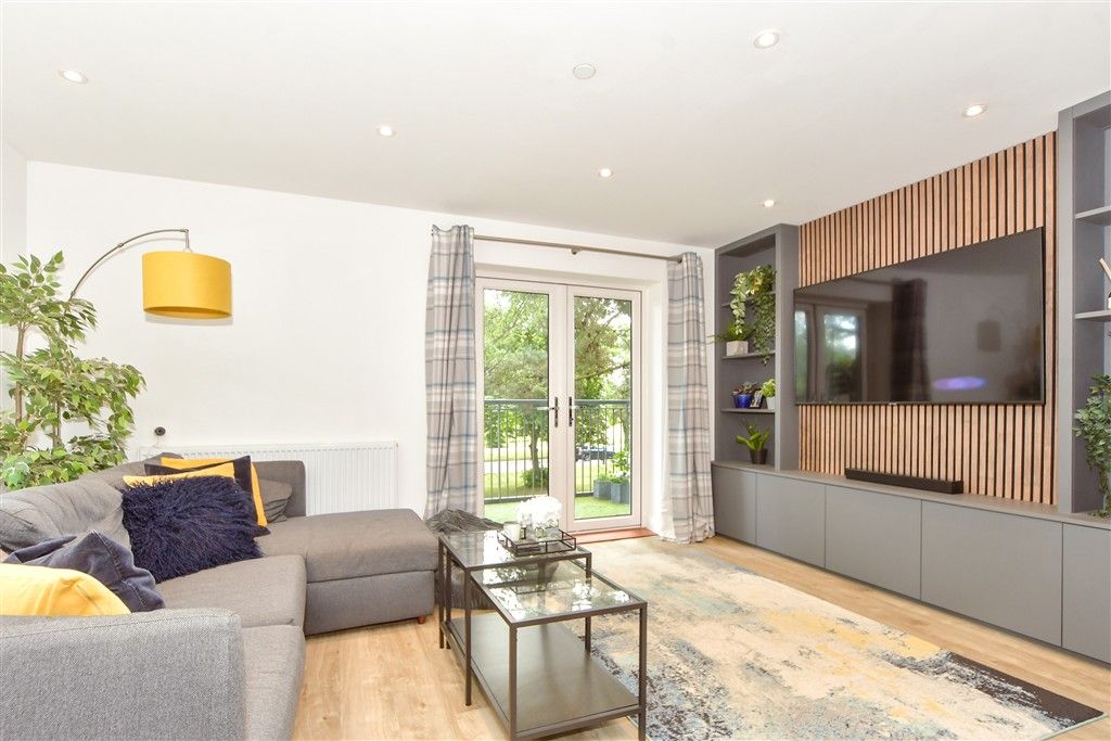 Property photo 1 of 9 Lounge/Kitchen/Dining