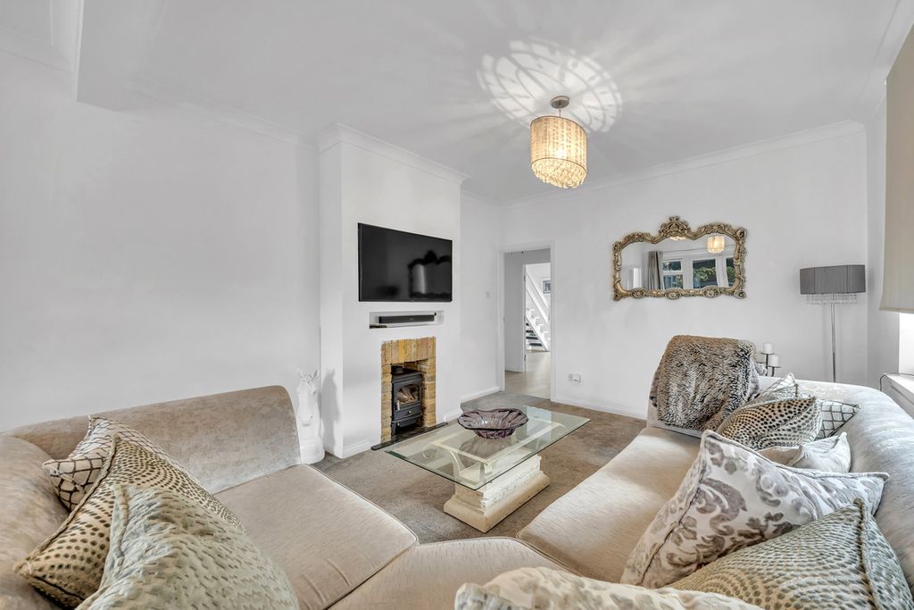 Property photo 2 of 24