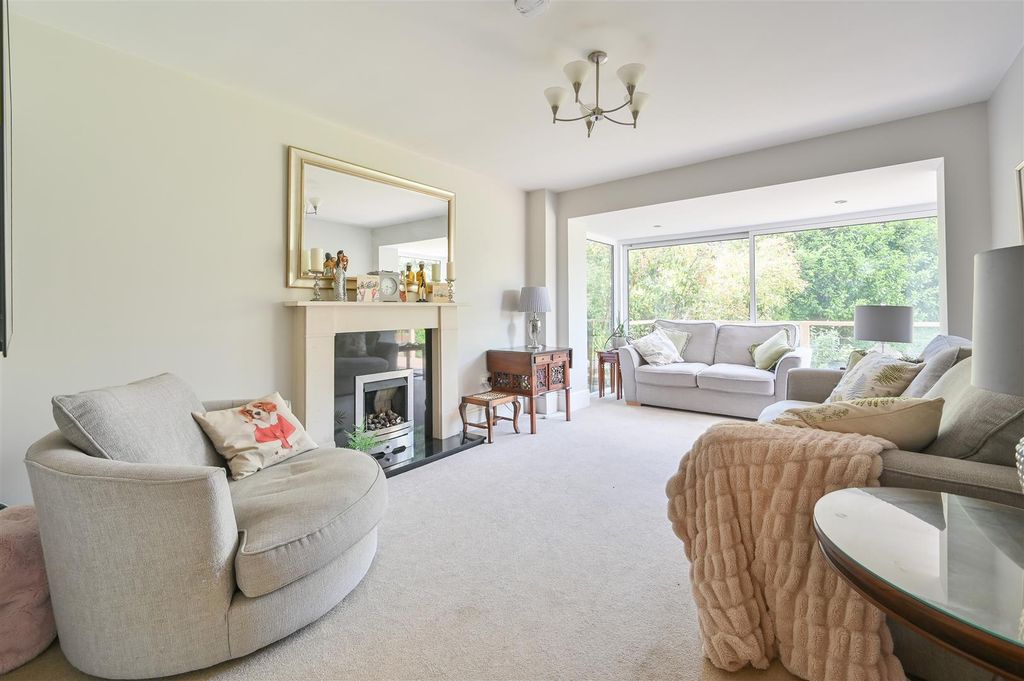 Property photo 2 of 17 15 Meads Lane-12.Jpg