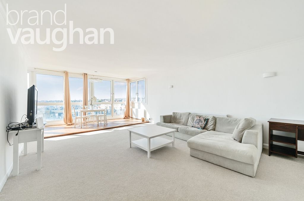 Property photo 2 of 11 Living Room