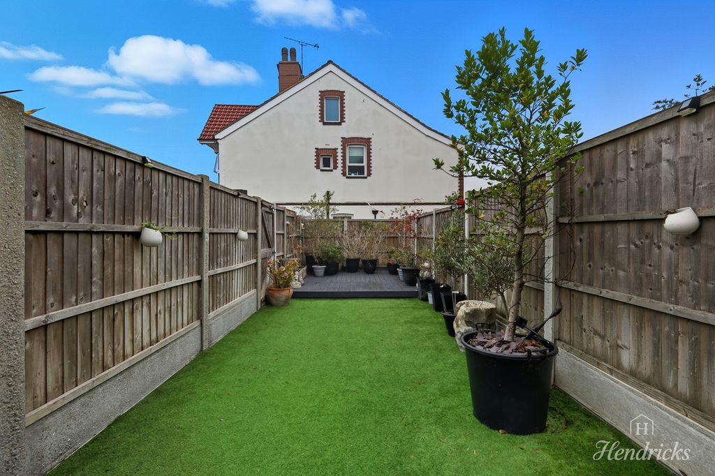 Property photo 2 of 23