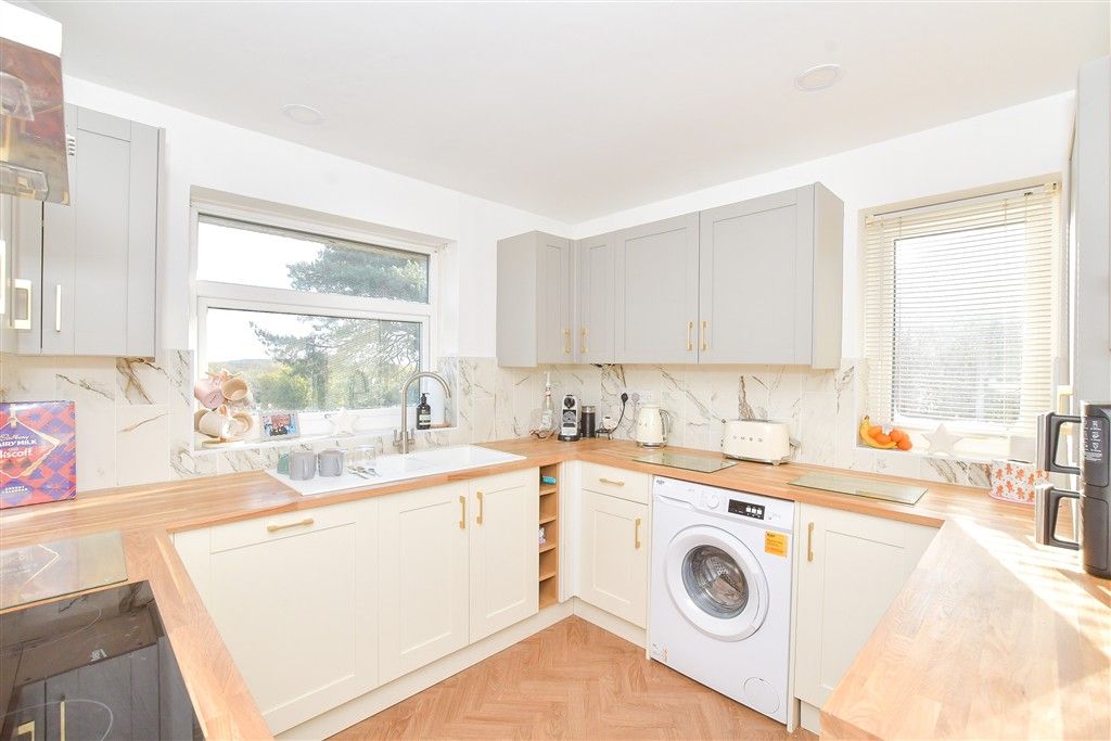 Property photo 2 of 11 Kitchen