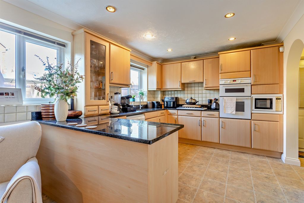 Property photo 3 of 18