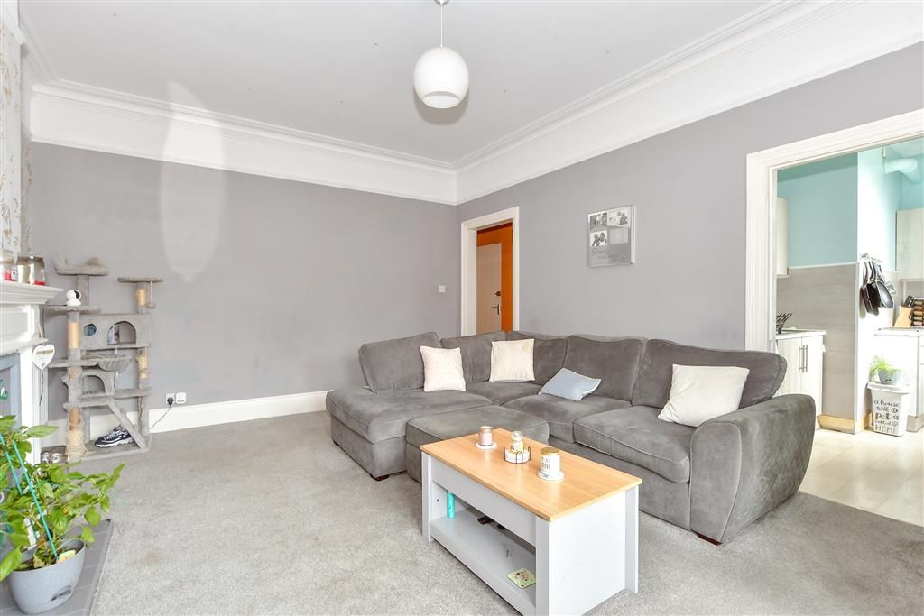 Property photo 3 of 8 Lounge