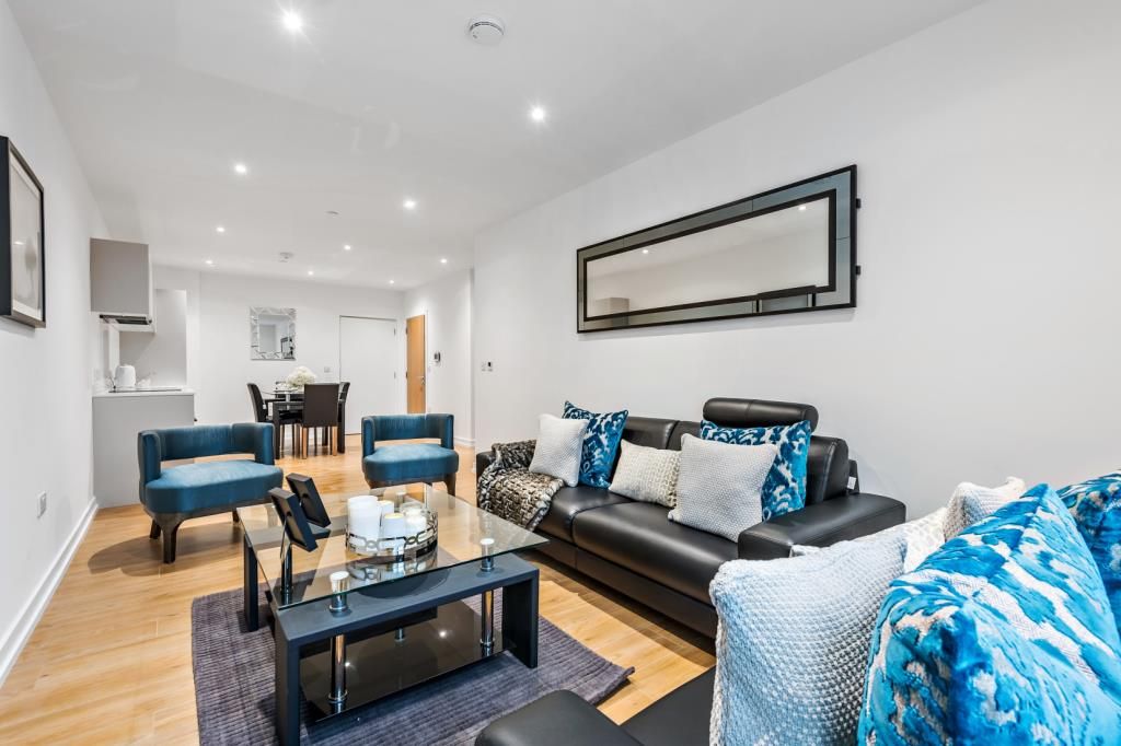 Property photo 3 of 14 Lounge