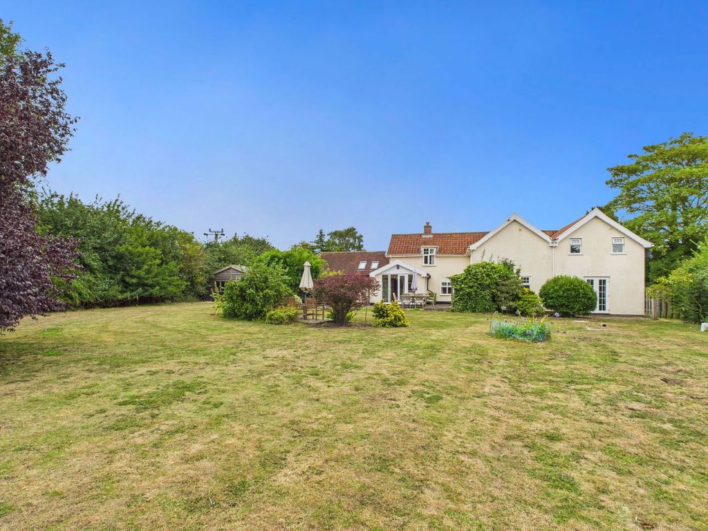Property photo 2 of 36