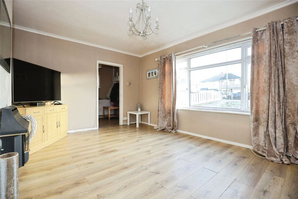 Property photo 2 of 17 Lounge