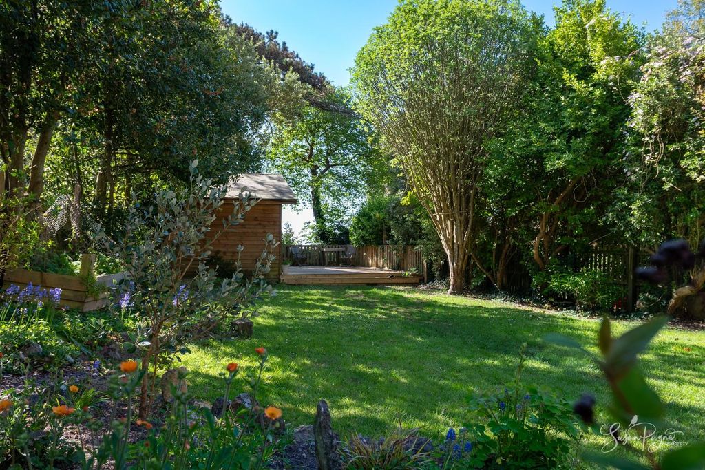 Property photo 3 of 41 Gardens