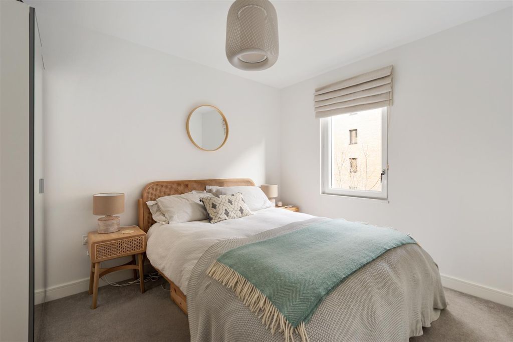 Property photo 3 of 18 Champness Close, E17