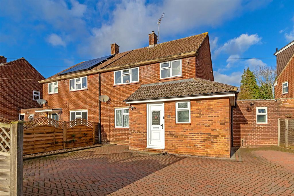 Property photo 1 of 18 10Birchwoodway-4.Jpg