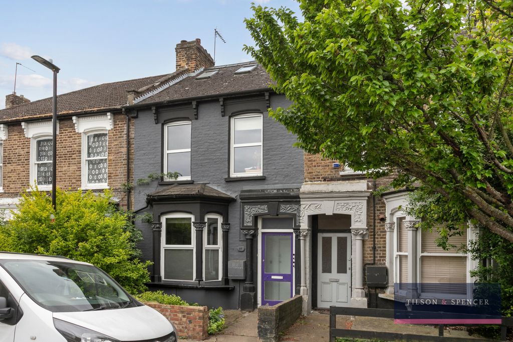 Property photo 1 of 12 1004202615_Tils_17A Pembury Road _N17 6Sr_015_Wm