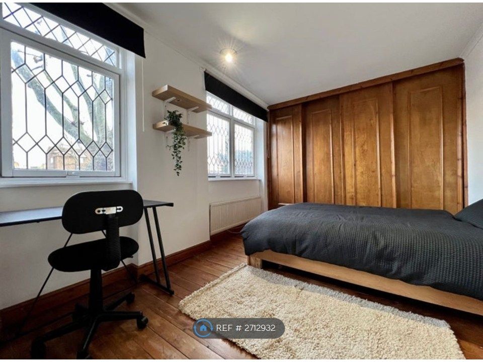 Property photo 2 of 10 Bedroom