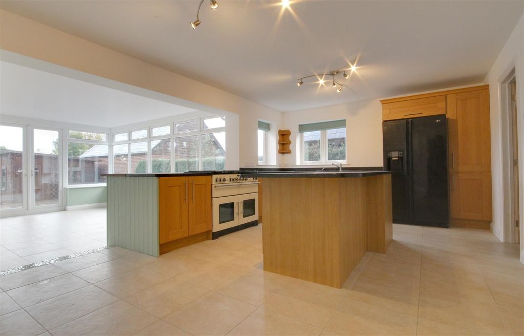 Property photo 2 of 19 Kitchen.Jpg