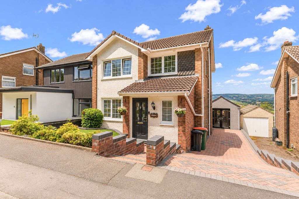 Property photo 1 of 33