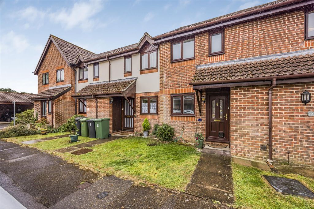 Property photo 1 of 18 9 Belverdere Place, Petersfield-Porticomarketing-N