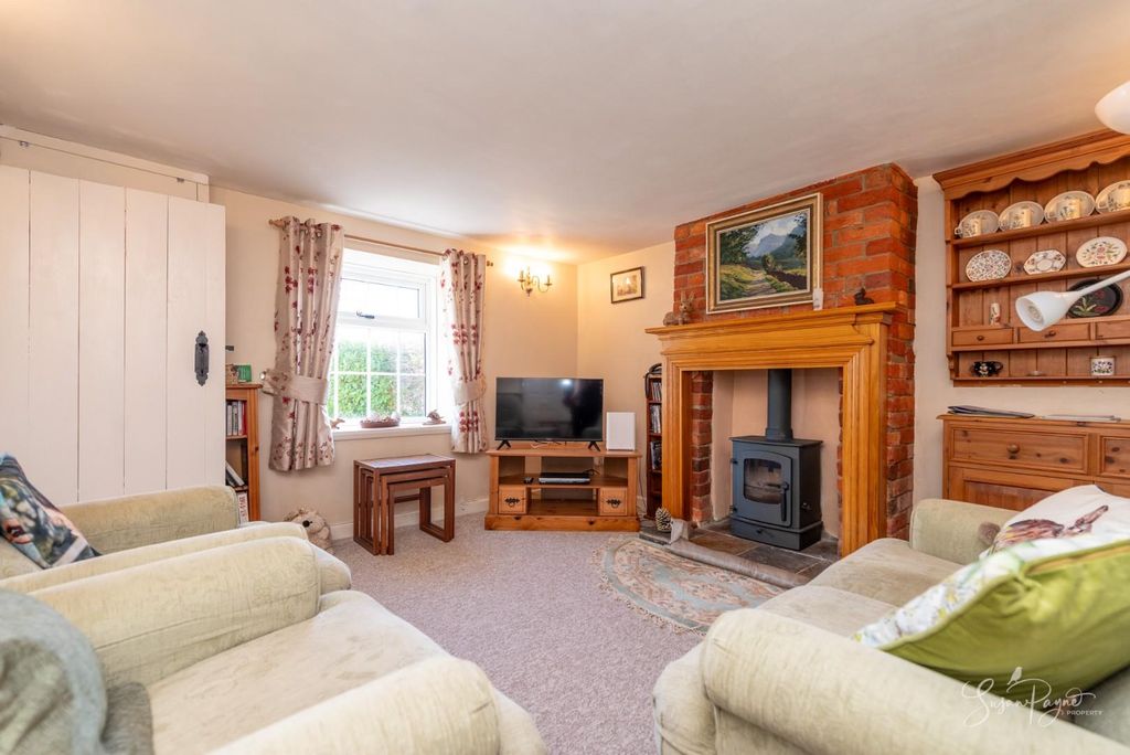 Property photo 3 of 22 Lounge