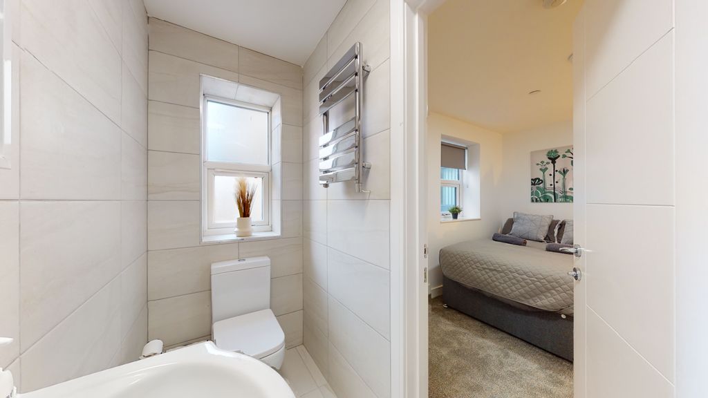 Property photo 3 of 6 Bathroom/Bedroom