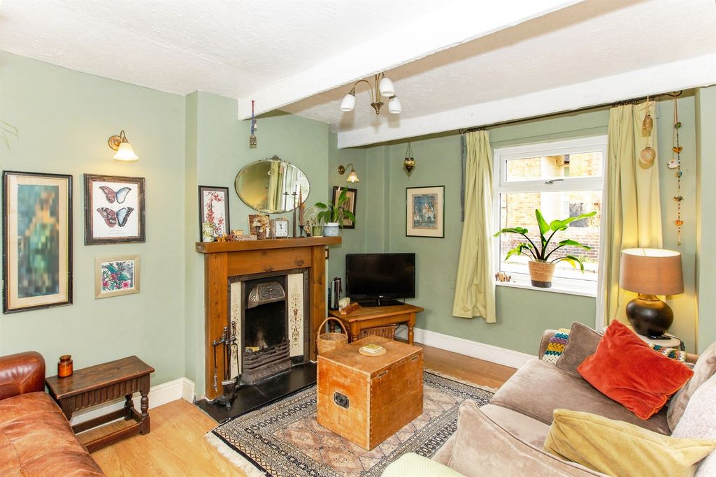 Property photo 2 of 17