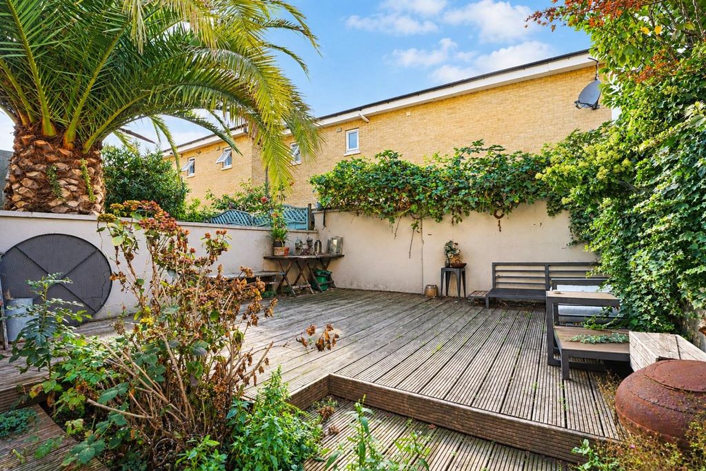 Property photo 3 of 19 Garden 1.Jpg