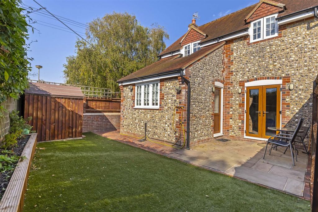 Property photo 2 of 20 For Sale By Aspire Residential - Pond Lane